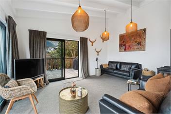 Lake and Mountain Views (Bachcare) - Queenstown