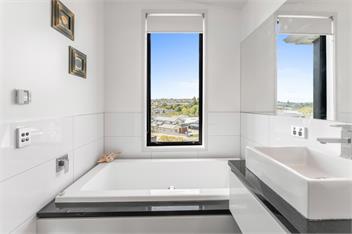 The Moorings Apartment 3 - Walk to the Lake! - Taupo