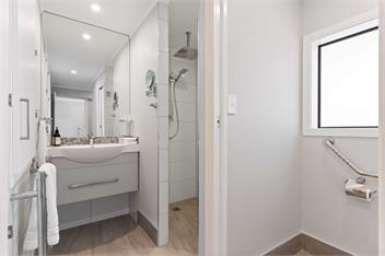 Onemana Retreat - Self contained unit with Outdoor Bath and Sea Views! - Whangamata
