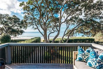ONEROA BEACHFRONT - Waiheke Island