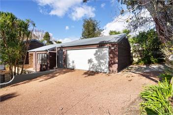 Waiake Family Retreat (Bachcare) - Auckland