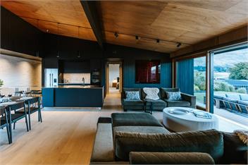 The Brick House | Lake Views | Sleeps 10 - Wanaka