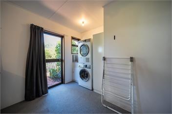 Matai by the Lake (Bachcare) - Te Anau