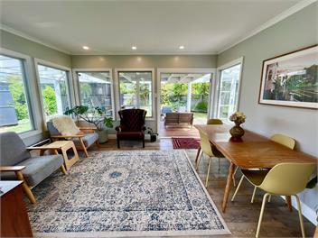 Sunny home with self-contained cabin - Napier