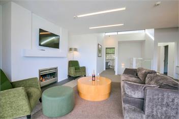 2BR/2BA Terrace Apt - Great Location & Amenities - Queenstown