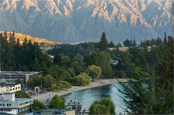 Central Home | Lake Views | 3 Bedrooms | Free WIFI - Queenstown