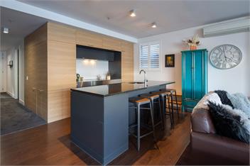 Queenstown Lakefront – 2BR Apt, Balcony & Parking - Queenstown