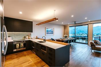 Korari House | Lake Views | Close to Town Centre | Sleeps 10 - Wanaka