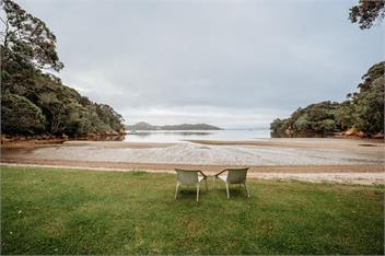Hidden Beachfront Cottage on a Private Beach - Whangarei Heads