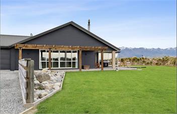 Panoramic Mountain View Retreat - Twizel