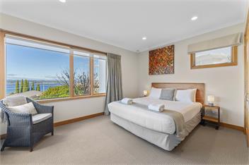 Omaio - TAUPO - Indoor Heated Pool, Spa Pool, Cinema Room, Lake Views - Taupo