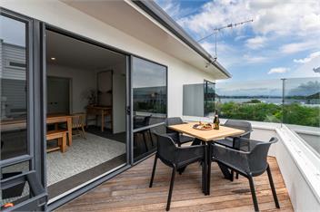 Pataka Lookout - 3 bdrm home, close to lake & town! - 