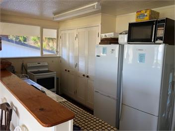 Kneedeep - Beach front escape! -