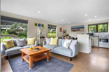 Sandy Feet Beach House - right across from Onemana Beach - 