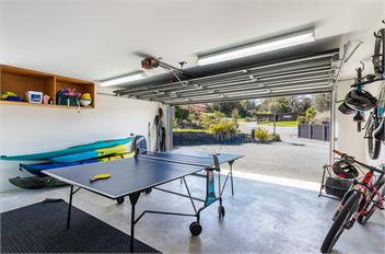 Riverside Retreat - spa pool, table tennis, riverside! - 