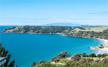 ONETANGI BELLE : Coast and Country - Waiheke Island, Auckland