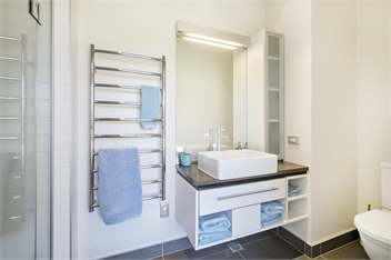 Stay in Wellington - The Penthouse on Evans Bay - Wellington