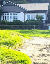 Tiromoana Beachfront Cottage in Worser Bay - Wellington