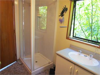 MOANANUI LODGE. Relax Heaven ! 15 sec stroll to beach Views frm every window - Banks Peninsula