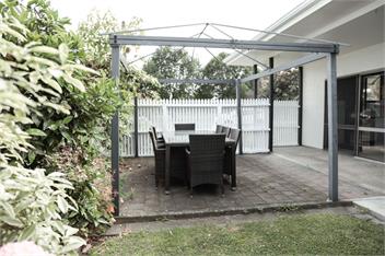 Central Hastings with In-ground pool. - Hastings