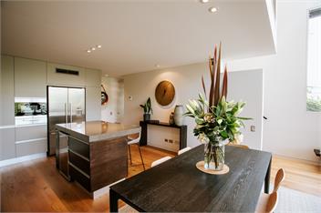 Lake Edge - Sleeps 6 - Lake & Mountain Views - Central Location - Wanaka