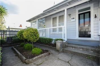 Puriri Downtown Villa (Bachcare) - Napier City