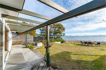 Waitahanui Lakefront Escape (Bachcare) - Waitahanui