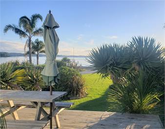 Blue Berry Bach - Stunning beach front location - Hihi