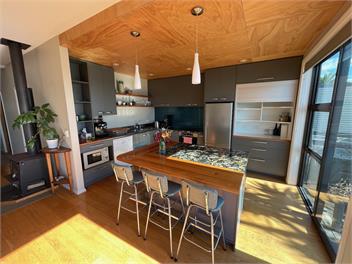 Sunny Beach Front Home - Porirua
