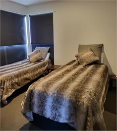 BEACH HAVEN APARTMENT. No road to cross to the beach. - 
