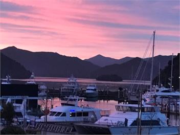 Luxury Waterfront Dockside Apartment - Picton