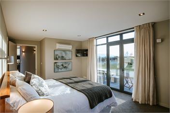 Mt Gold Retreat - Sleeps 8 - Spa Pool - Tennis Court - Wanaka