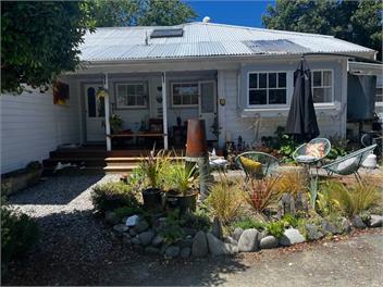 Character House on 3/4 acre - Nelson