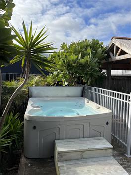 Seabreeze @ Longshore: heated pool + spa + tennis court + beach - Waikanae Beach