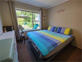 Private Beach Oasis with Heated Pool & Jacuzzi - North Shore, Auckland