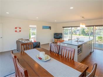Unwind on The Fairway (Bachcare) - Whitianga