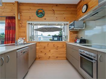 Family Tides Retreat (Bachcare) - Coromandel