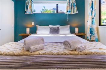 Mariners Lookout: Modern Cass Bay Escape with Stunning Views - Christchurch