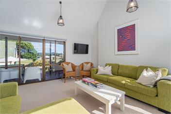 Beachfront Landing (Bachcare) - Pauanui