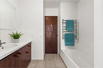 Village Apartment, just steps from centre of town - Hastings