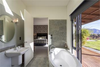 Dalefield Hideaway | Hot Tub & Mountain Views - 