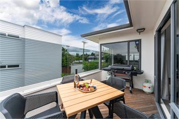 Pataka Lookout - 3 bdrm home, close to lake & town! - 