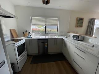 Cosy 3 bedroom bach in paradise - 