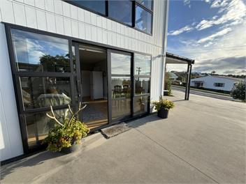 Sunny Coastal Studio by Coopers Beach - 