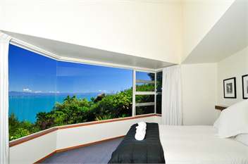 'Beach Views' - Executive Waterfront Holiday Home - Nelson
