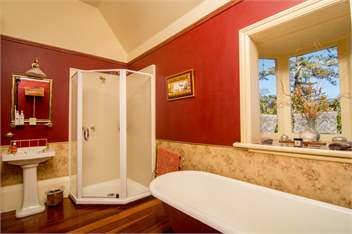 Warwick House - Boutique Hotel Bayview Suite - Nelson