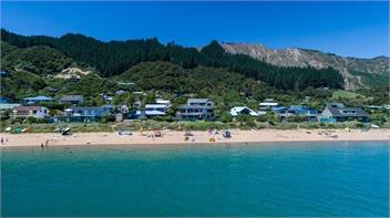 Absolute beach front, Tata Beach - Tata Beach Golden Bay