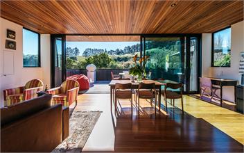 BOATSHED COVE : Coast and Country - Auckland