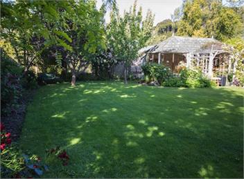Summerhouse - Akaroa