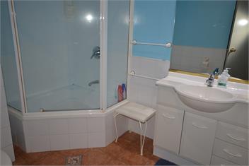 LARGE CITY CBD APARTMENT (VIC12) - Wellington